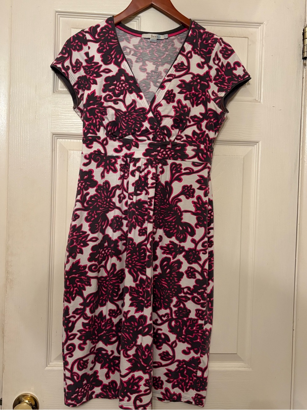 Boden size 6 floral v neck dress